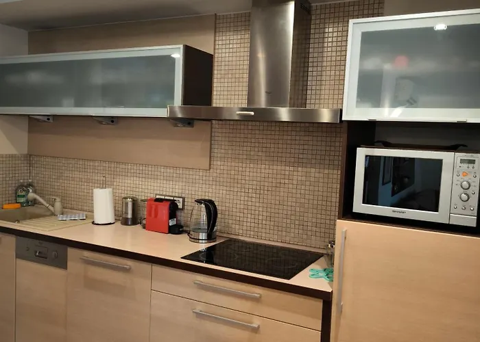 Uroczy Przy Deptaku Z Parkingiem. *