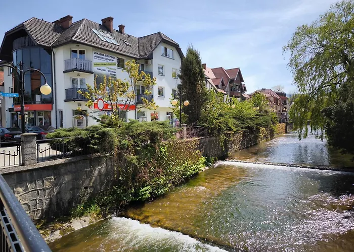 Uroczy Przy Deptaku Z Parkingiem. * Polanica-Zdrój